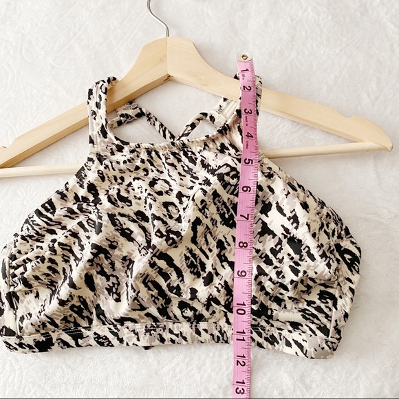 Strappy Leopard Print Sports Bra - Picture 6 of 7